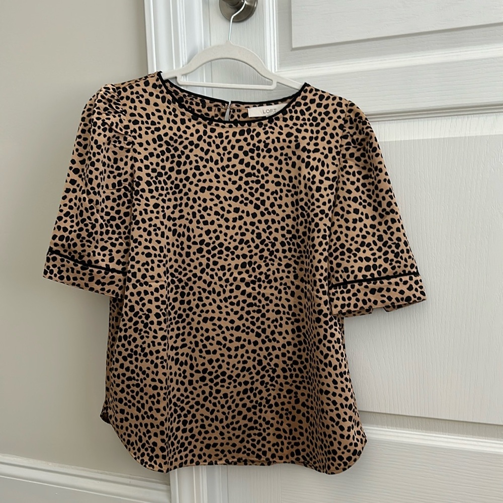 LOFT short sleeve leopard print blouse